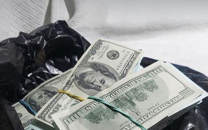 Посадовця ЗСУ і його спільників підозрюють у вимаганні 2,2 млн доларів хабарів