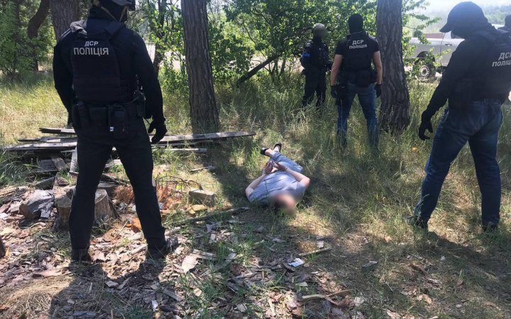 Викрили міжрегіональну злочинну групу, яка налагодила збут фальшивих грошей і наркотиків