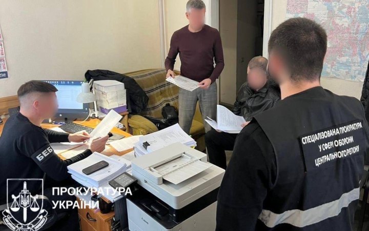 ​Судитимуть чотирьох осіб у справі про розкрадання 5 млн грн на закупівлі супутникових телефонів для ЗСУ
