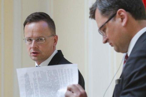 Сіярто пропонує створити угорсько-українську робочу групу щодо мовно-освітнього питання