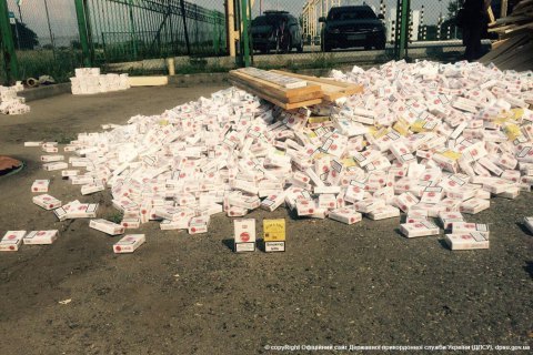Украинец пытался провезти в Венгрию 57 тыс. пачек сигарет