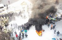 Автомайдан поджег шины возле Администрации Президента
