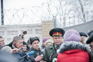 Милиция перекрыла вход на территорию Качановской колонии
