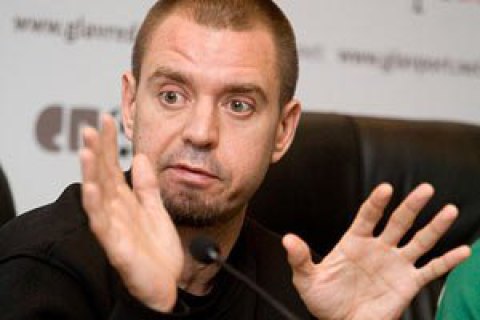 Михалок головой отправил в нокдаун мужчину, который вышел к нему на сцену во время концерта в Полтаве