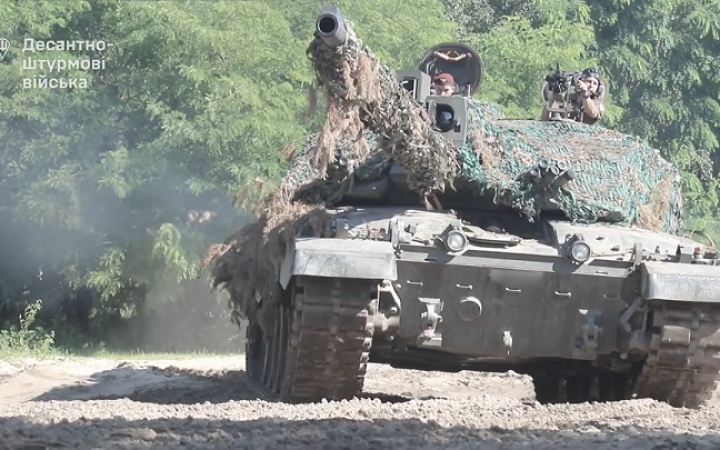 Десантники показали, як використовують Challenger 2