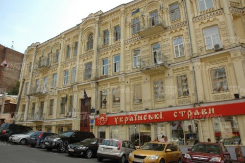 Улицу Бассейную в центре Киева перекрыли местные жители