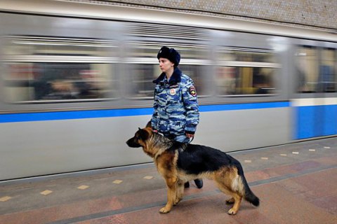 Неизвестный открыл стрельбу в переходе московского метро