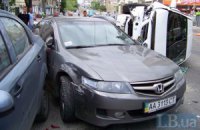В Киеве четыре машины столкнулись из-за открытого люка
