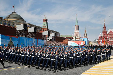 ВОЗ заявила о риске "усиленного распространения" COVID-19 из-за военного парада в Москве