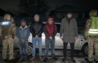 Не вистачило пів кілометра: на кордоні зі Словаччиною затримали групу ухилянтів