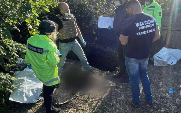 У деокупованому селищі Харківської області виявили вбитих зі слідами катувань