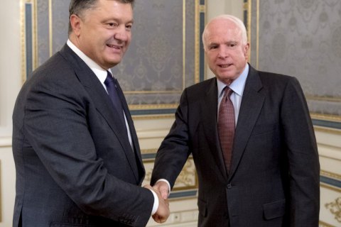 Порошенко пожелал выздоровления сенатору и другу Маккейну 