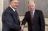 Порошенко пожелал выздоровления сенатору и другу Маккейну 