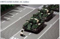 LEGO поздравила россиян с 23 февраля открыткой с китайскими танками