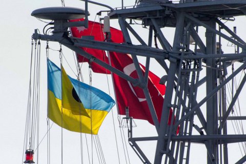 В порт Одессы зашли турецкий фрегат и десантно-штурмовой катер