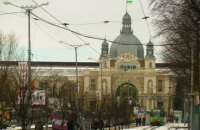 Во Львове искали взрывчатку на двух вокзалах и заправке