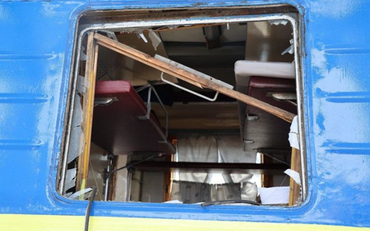 Через атаки ворога на залізничну інфраструктуру є зміни у русі та затримки потягів