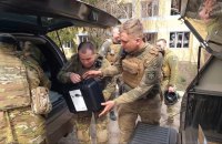 Волонтери "Української команди" привезли на передову для "Чорних Запорожців" 12 безпілотників