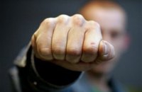 У метро "Выдубичи" в Киеве на журналистку в прямом эфире напал неизвестный