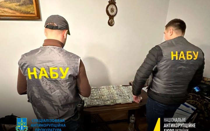 Справа про хабар Лозинського: вночі затримали одного з фігурантів, який намагався втекти з України