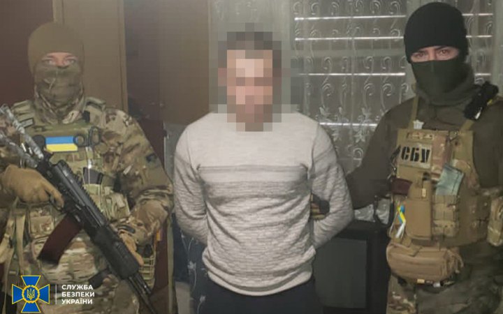 СБУ затримала російського агента, який “полював” на склади з боєприпасами Сил оборони під Авдіївкою