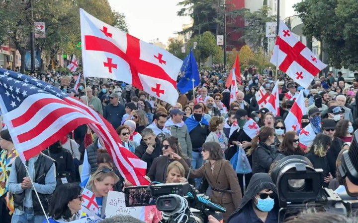 У Грузії сім опозиційних партій об'єднуються для “мирної зміни режиму” 