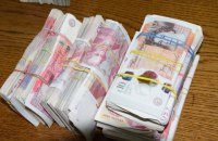 У коробках з-під цукерок намагалися вивезти з України 100 тис. фунтів і 400 тис. злотих
