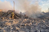 У Слов'янську рятувальники витягнули чоловіка з-під завалів будинку