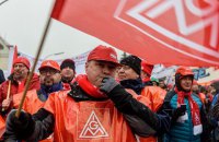 В Германии десятки тысяч работников заводов провели предупредительную забастовку