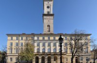 З Ратуші у Львові евакуюють людей через повідомлення про мінування