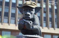 У Запоріжжі встановили пам'ятник Путіну, який оплакує "російськомовного" снігура