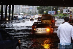 Киев не справился с первым серьезным ливнем