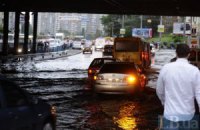 Киев не справился с первым серьезным ливнем