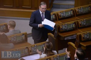Во фракции ПР бунт. Нардепы хотят сместить Ефремова