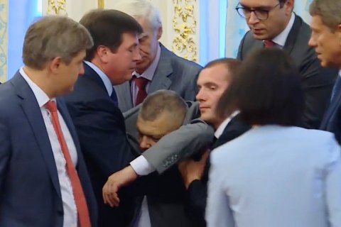 Глава Госпогранслужбы остается в больнице после обморока на официальной церемонии