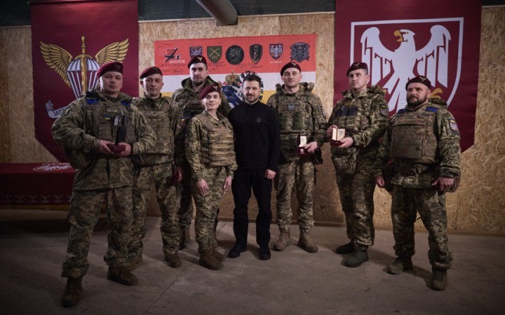 Володимир Зеленський відвідав на Сумщині морських піхотинців та бійців ДШВ