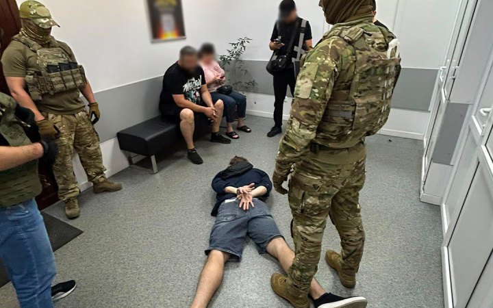 Правоохоронці викрили схему незаконного переправлення військовозобов'язаних до Молдови