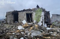 Внаслідок ранкового обстрілу Київської області постраждала родина з трьома дітьми