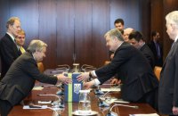 Порошенко передал Генсеку ООН письма украинцев с призывом освободить военнопленных моряков