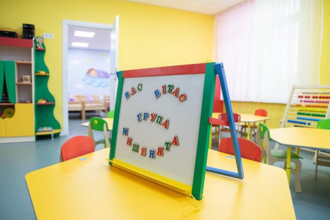 У Києві призупинили роботу шкіл і дитсадків, медична система столиці працює в посиленому режимі