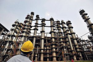 Нефть Brent подешевела до 77 долларов