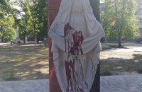 В Житомирской области облили красной краской Мемориал участникам АТО