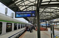 Из Праги выезжают домой 900 украинцев, - посол