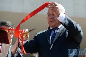 Київський губернатор агітував за ПР і масажиста Азарова