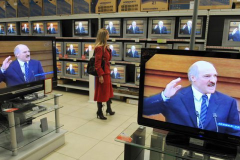 Лукашенко говорить про нову конституцію Білорусі, яку опозиція назвала фейком