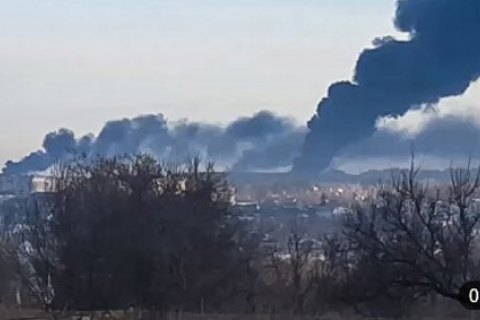 Під Васильковом після авіаудару росіян горить нафтобаза