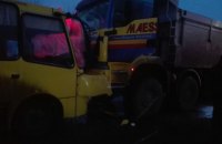 В Киевской области фура врезалась в маршрутку