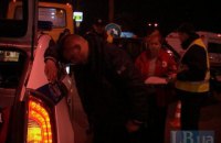 ​ В Киеве внедорожник протаранил "маршрутку" и перевернулся