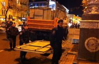 Милиция преградила Крещатик железными щитами