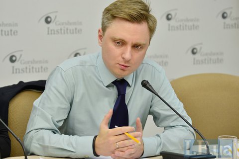 Аналітики знизили планку, яку зможе подужати Клінтон, але все одно віддають перемогу їй, - експерт Інституту Горшеніна